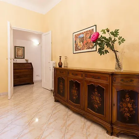 Charming Classic Flat Vatican Area * רומא